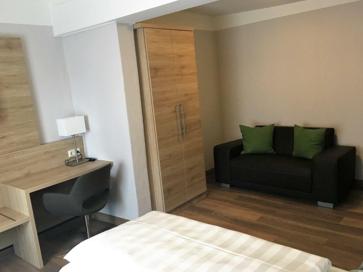 Eberl Hotel Pension Muenchen Feldmoching ภายนอก รูปภาพ