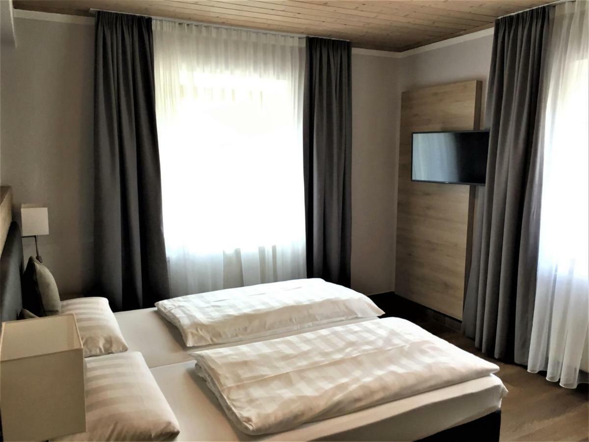 Eberl Hotel Pension Muenchen Feldmoching ภายนอก รูปภาพ
