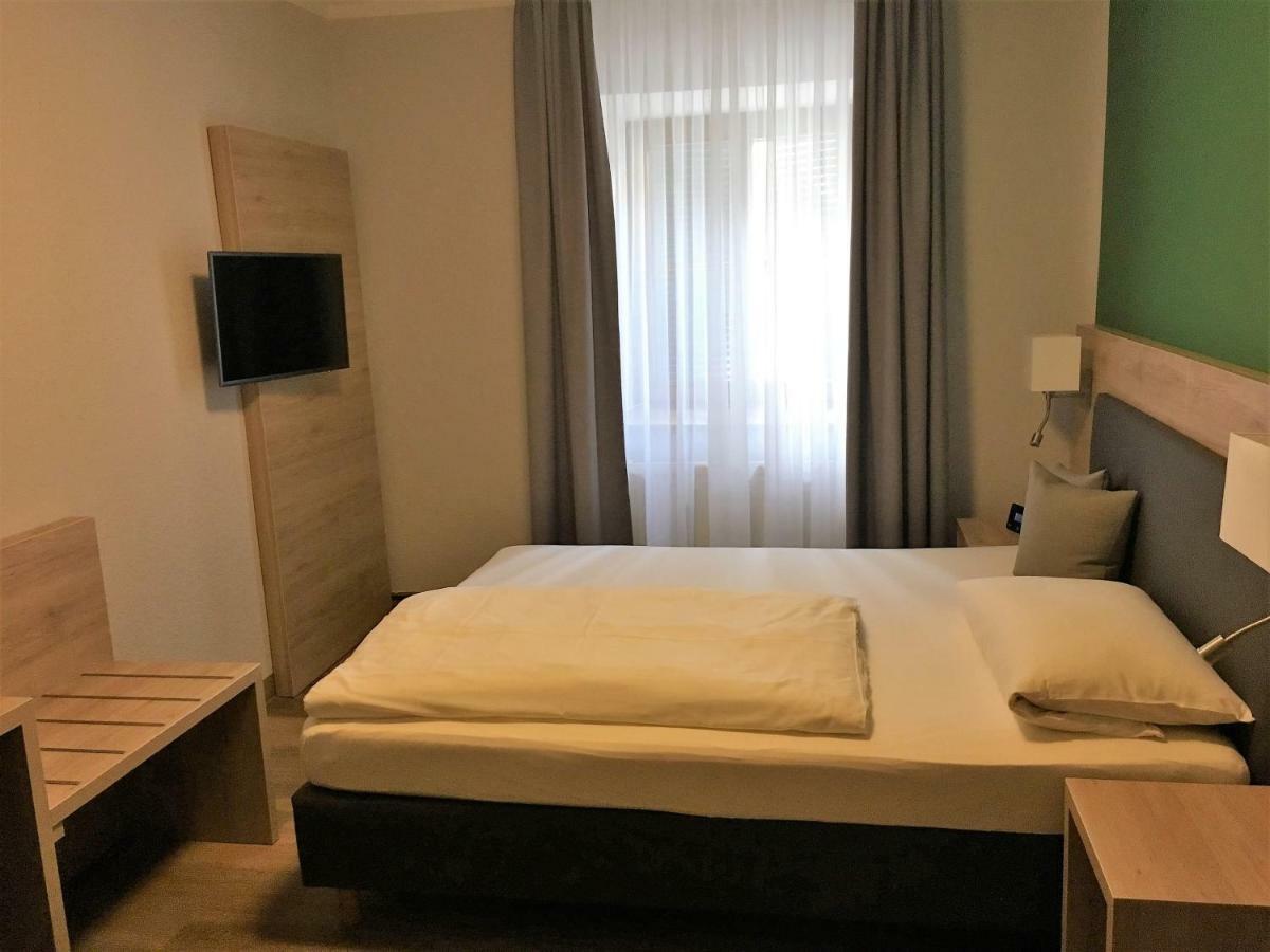 Eberl Hotel Pension Muenchen Feldmoching ภายนอก รูปภาพ