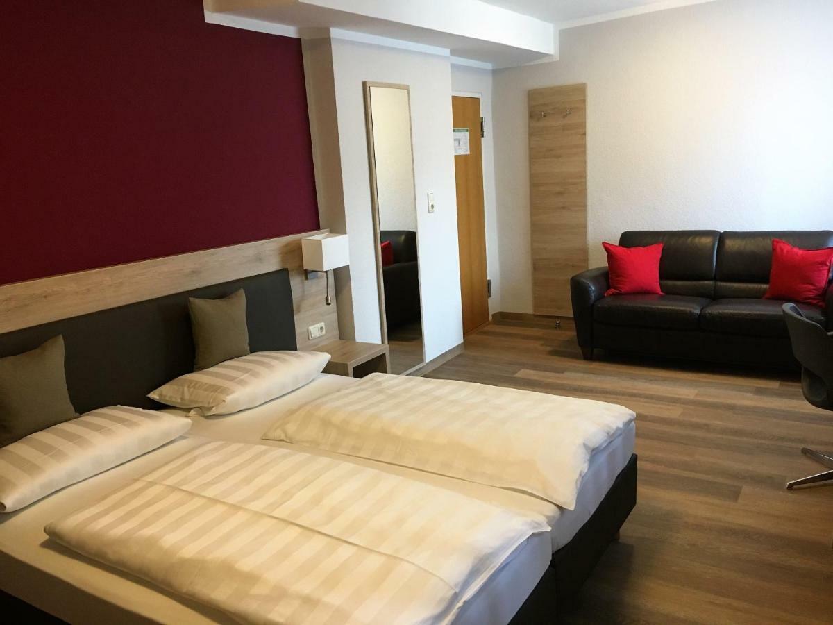 Eberl Hotel Pension Muenchen Feldmoching ภายนอก รูปภาพ