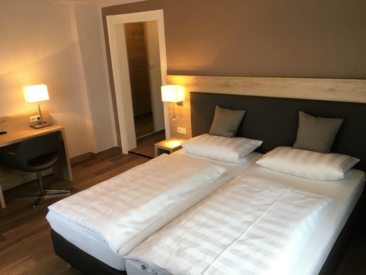 Eberl Hotel Pension Muenchen Feldmoching ภายนอก รูปภาพ